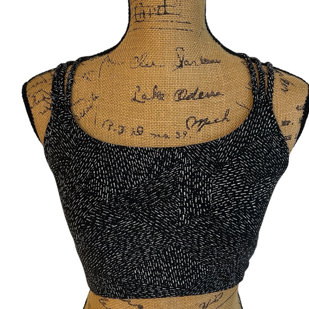 Athleta Black & White Strappy Sports Bra Sz M A-C cup